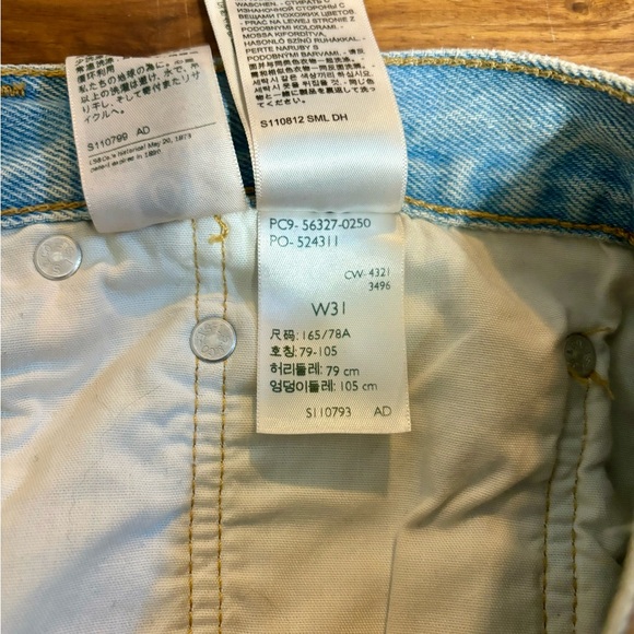 Levi’s 501 Shorts - Picture 6 of 6